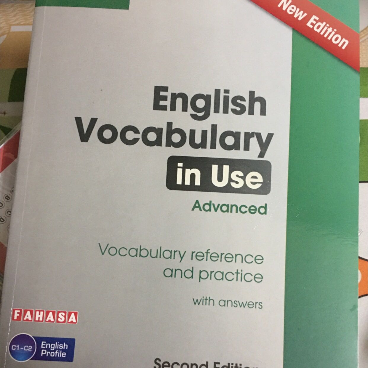 Mình đã xem sách trực tiếp ở nhà sách và quyết định về đặt online cho rẻ. Nội dung thì dành cho những ai đang ôn và muốn nâng cao vốn từ dành cho các bài *** tiếng Anh