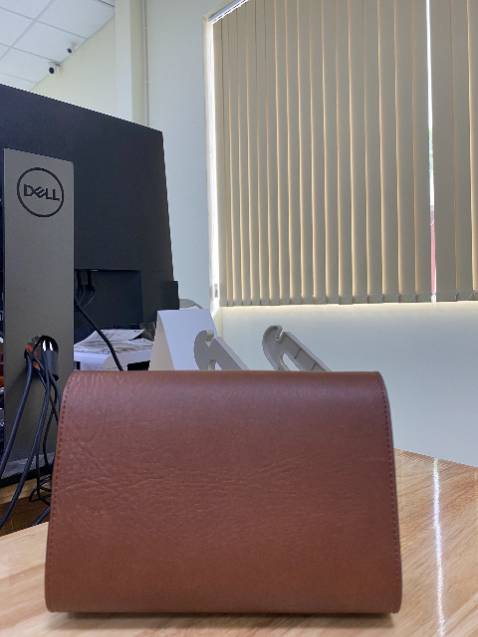 Kiểu dáng đẹp thời trang .. chất da tốt , rất dễ phối đồ nói chung là quá ưng luôn ạ .. thank shop nhìu