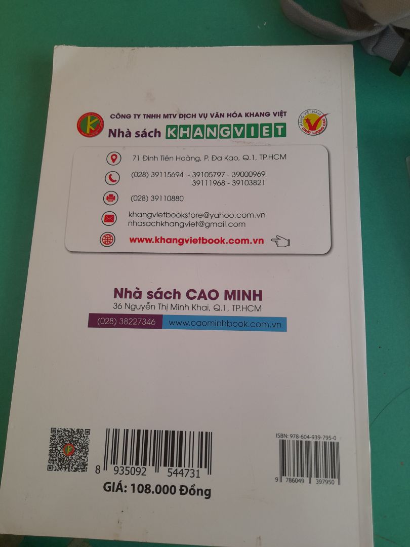 Sách giao nhanh, không bị móp méo nhưng hơi dơ ở bìa sau.