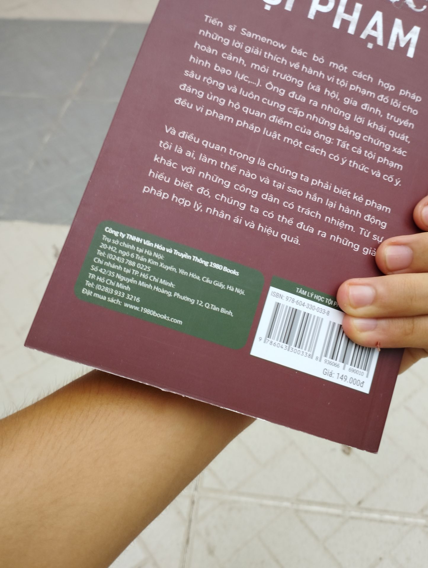 bìa bị hỏng trong lúc vận chuyển