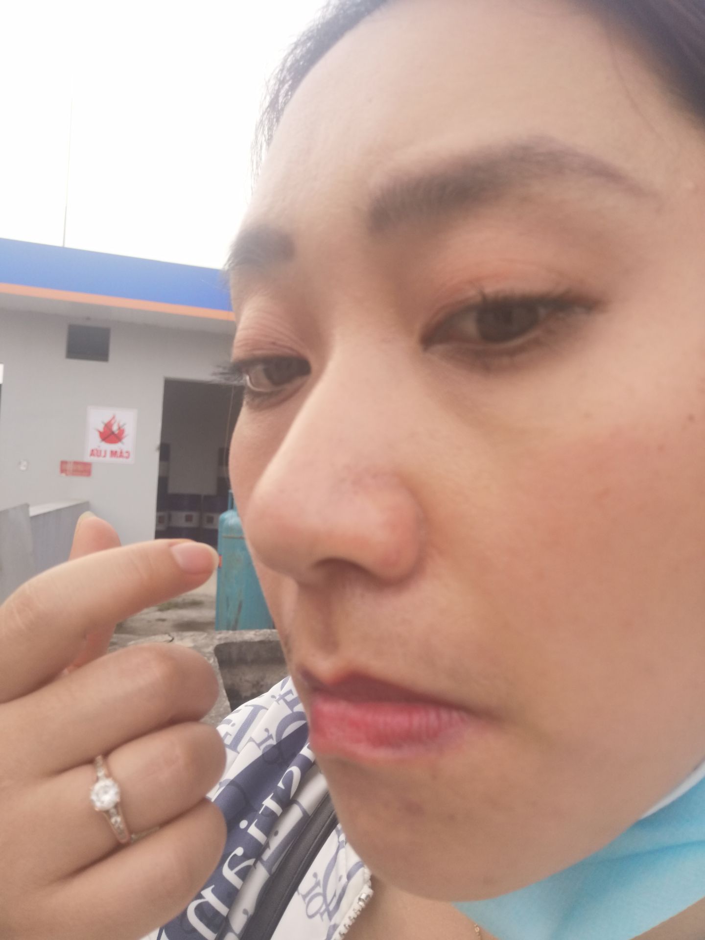 trc mi mình ngắn ngủn ý, dùng hết 2 combo khoảng 4-5 tháng thì thấy mi bắt đầu có tiến triển dài hơn, dày hơn, đi ăn cưới chuốt lên mn tưởng mi giả ?nói chung là ưng dòng sp này, chất lượng 5*