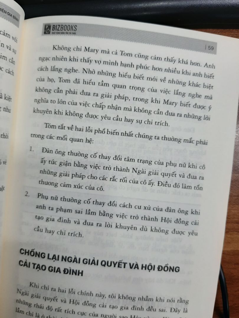 Cuốn sách đàn ông sao hỏa, đàn bà sao kim mình nghe giới thiệu khá nhiều. Về phần nội dung mình chưa đọc hết nên chưa khái quát được nhưng về hình thức thì ai đang trong mối quan hệ rối ren thì có thể thử xem như nào))