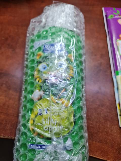 Thơm nhẹ nhàng, sd không bị khô tóc bé, đóng gói cẩn thận nữa. Mn nên mua cho bé nhà dùng thử.