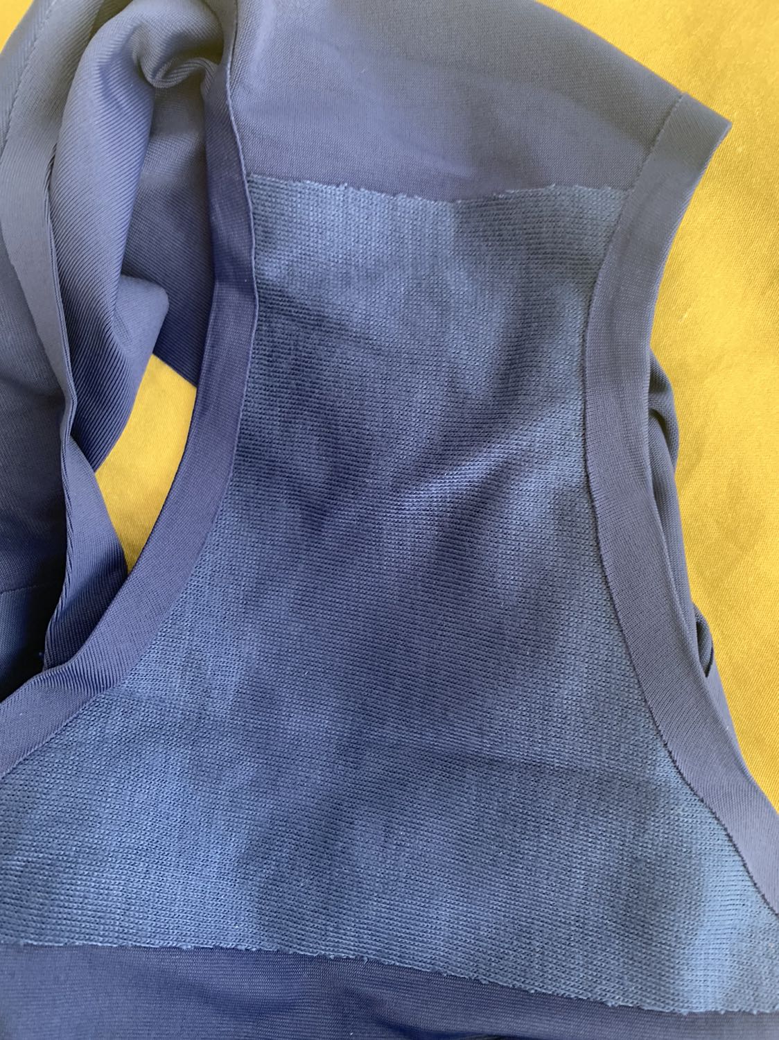 Hàng giao đủ , chất có vẻ mát. Chất lượng tương ứng với giá tiền. Mùa dịch nên giao hàng lâu