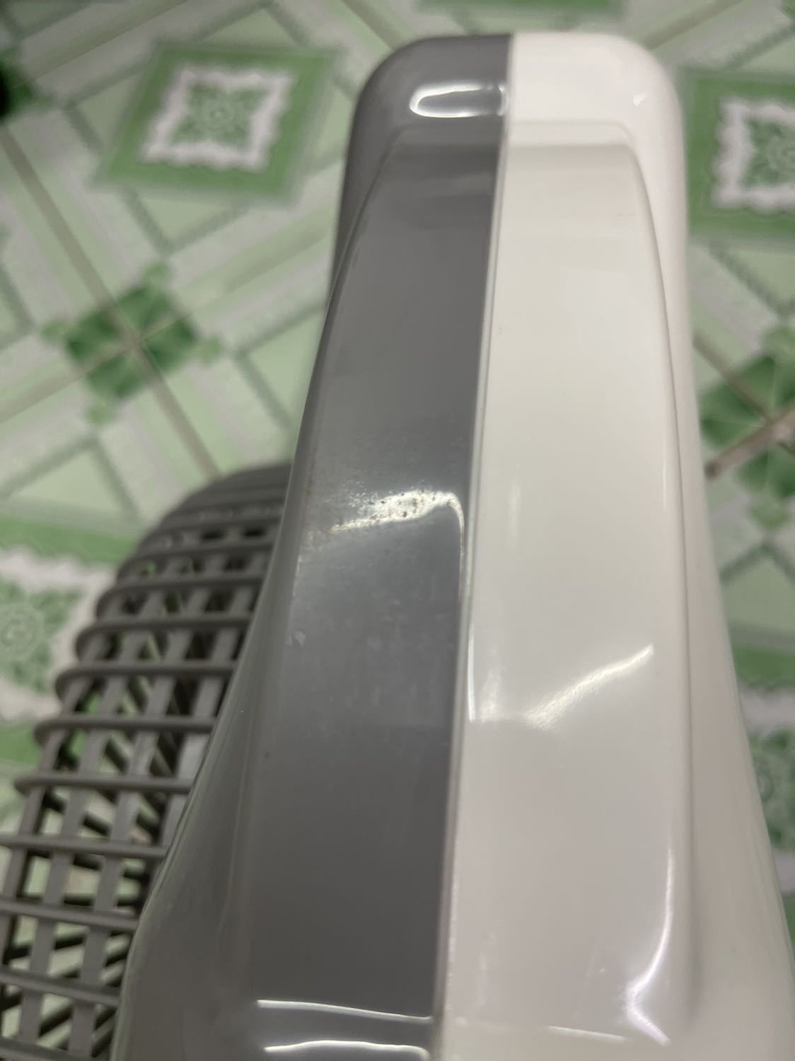 Quạt rất đẹp, gió mạnh chỉ là phía trên bị trầy nhiều giống như hàng đã sử dụng! Quạt rất đẹp, gió mạnh chỉ là phía trên bị trầy nhiều giống như hàng đã sử dụng!