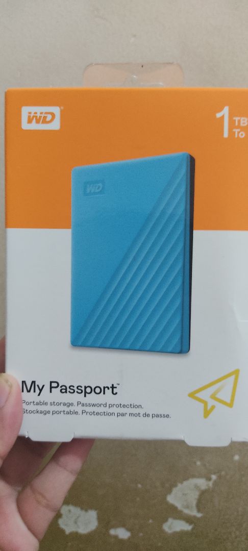 chưa xài chưa biết bền không nhưng shop đóng gói rất kỹ. 
máy gọn nhỏ, nhẹ hều và rất xinh. 
hộp đựng ổ cứng cũng đẹp và tiệp màu với màu ổ cứng. Shop tinh tế nè