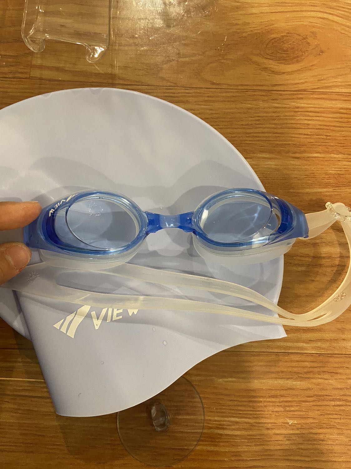 Chất liệu tốt, cầm sướng tay. Ôm rất gọn.
Tuy nhiên, mũ bơi làm gọn tóc, không bị rũ ra khi bơi thôi. Ướt thì vẫn bị ướt nhá Chất liệu tốt, cầm sướng tay. Ôm rất gọn.
Tuy nhiên, mũ bơi làm gọn tóc, không bị rũ ra khi bơi thôi. Ướt thì vẫn bị ướt nhá