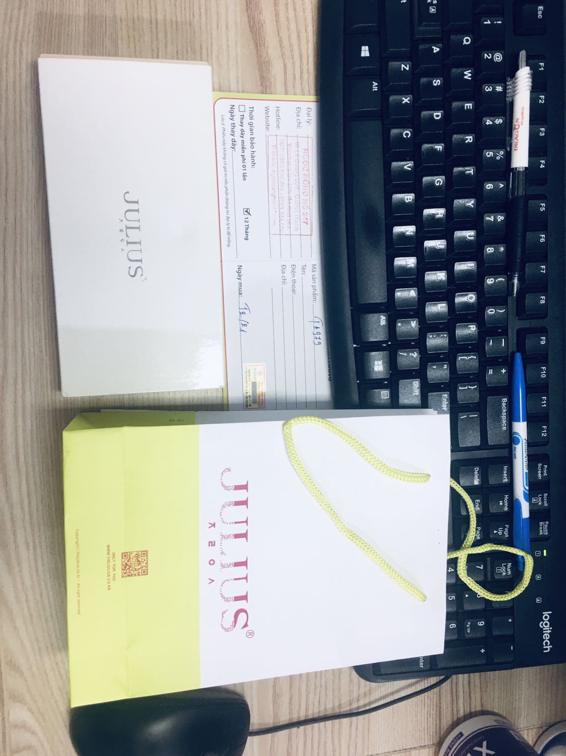 Đồng hồ đẹp như ảnh, nhỏ xinh, hợp với tay mình. Mình chọn màu xanh đúng gu của mình còn đc sale. Cám ơn shop.