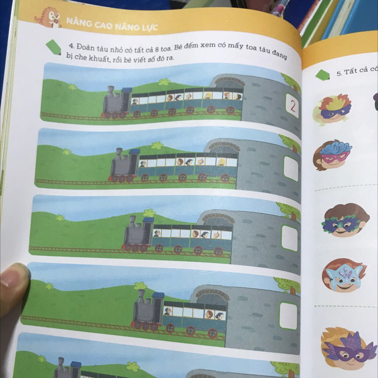 Sách khổ to, dày. In màu sắc nét phù hợp với trẻ nhỏ. Nhiều bài tập. Đa dạng các hình thức câu hỏi và trả lời. Có cả hình dán vừa chơi vừa học. Rất đáng mua