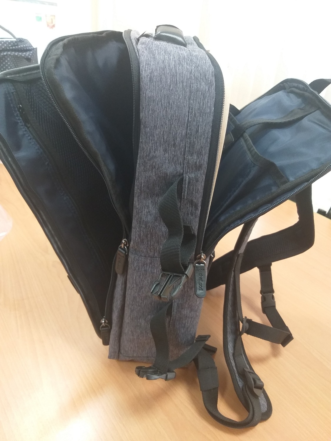 Hàng đẹp. Chất lượng khỏi chê. Nhiều chức năng hơn mong đợi.