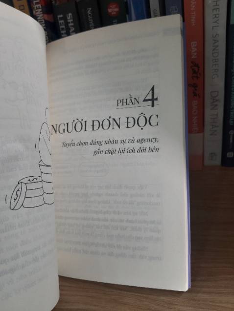 Giao hàng nhanh, sách rất đẹp và mãi cực xinh, luôn thích sách của GIVER nên em này ra là mình hốt ẻm liền.
Sách viết chi tiết các nỗi đau của nhà quản lý về Digital, rồi giải quyết các nỗi đau đó một cách hợp lý và vô cùng êm ái.
Một cuốn sách đáng đọc, cảm ơn tác giả.
