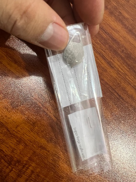 Que mỏng quá rất buồn còn gãy nữa