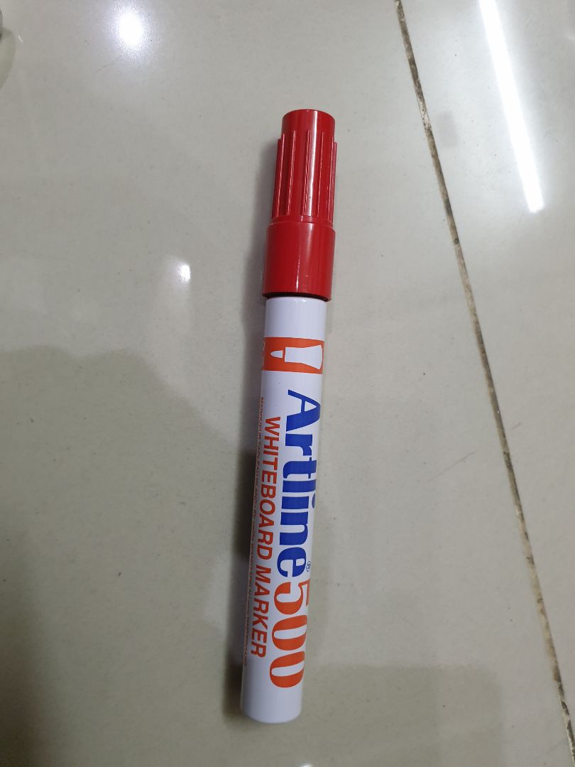 Bút viết đều, nhẹ, có thể vặn ra để bơm mực dễ dàng