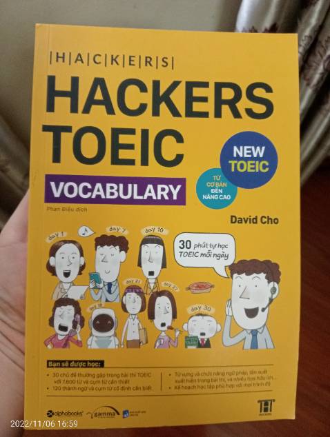 Sách có nhiều từ vựng hay cũng như là chỉ dẫn về cách học hợp lý. Chia ra thành các trình độ từ cơ bản cho đến 800 điểm hoặc 900 điểm. Mỗi từ có phiên âm và giải nghĩa cũng như cả các từ liên quan nữa rất chi tiết. Tuy nhiên sách có nhiều từ vựng nhưng lại không có mục nghe không quét QR để nghe được cho nên cho ba sao ạ.