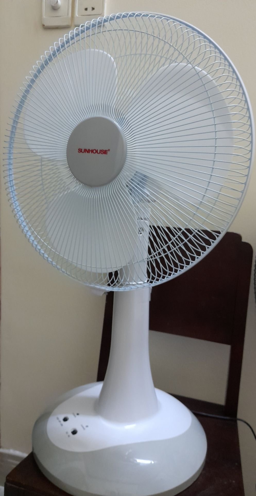 Sản phẩm khá là ok, rất phù hợp cho những ngày mất điện, nhưng mình mong là thời gian tích điện sẽ dài hơn