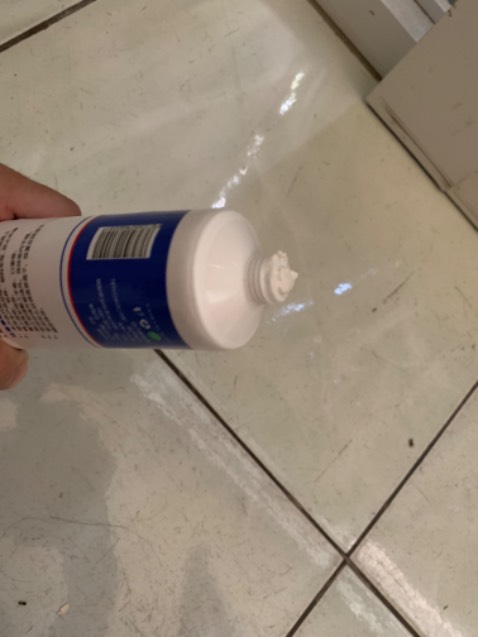 Không như quảng cáo, keo bị hỏng, bóp không ra, đóng cục hết không sử dụng được. Mn cân nhắc khi mua nha