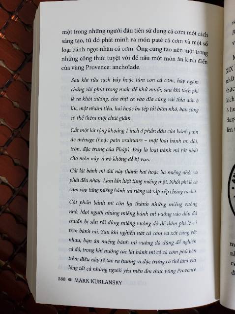 Sách nhiều nội dung phong phú liên quan đến đời sống chứ không chỉ riêng muối. Tuy nhiên "Muối" là một tiến trình lịch sử chứ không đơn giản như vị mặn của nó. Đáng đọc, đáng suy ngẫm và cũng đáng để mua sách.