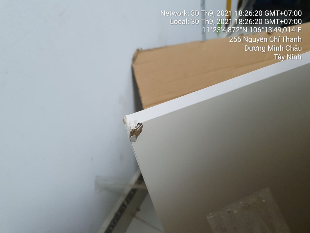 Mọi thứ đều hoàn hảo cho đến khi 1 góc bàn bị móp do vận chuyển, có lẽ lần sau ship hàng, shop nên bọc cạnh góc lại, đau lòng quá vì nó lẽ ra đạt 100đ cơ 😔