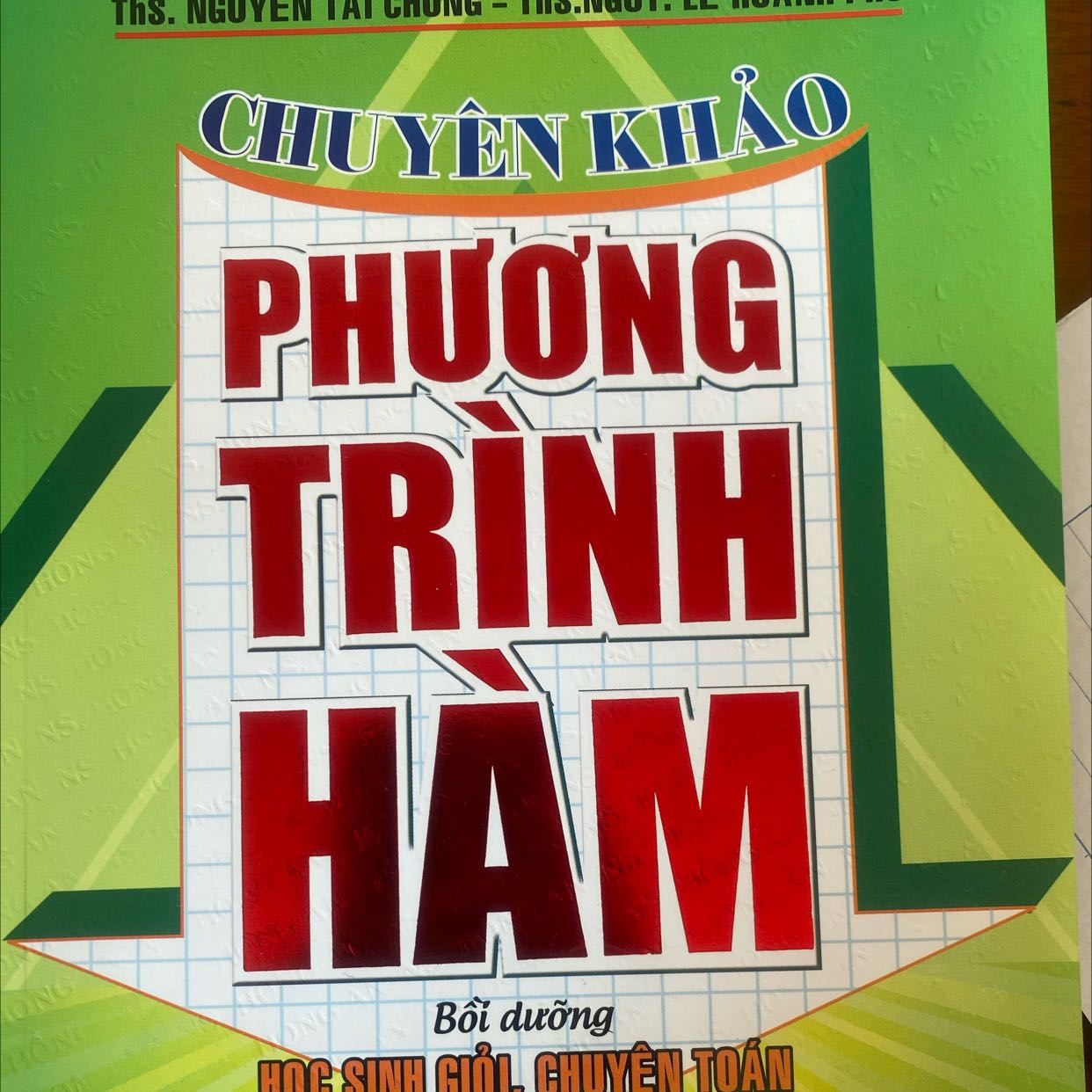 Một chủ đề khó nhưng tác giả trình bày nó đã biến khó thành dễ hiểu, trình bày bằng LaTex cũng rất đẹp nữa. Nói chung là 5sao