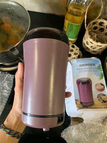 Máy nhỏ xinh đẹp xay mạnh nghiền đậu nành mà như cám.  Xay ko nghe mùi j cả, lòng xay bằng tầm cốc uống nước 250 ml cho bạn nào muốn xay nh hơn thì mua loại khác.Chủ shop tư vấn nhiệt tình, hàng ship nhanh. Trưa nắng mà chị shipper vẫn đang đi giao ko kịp ăn.