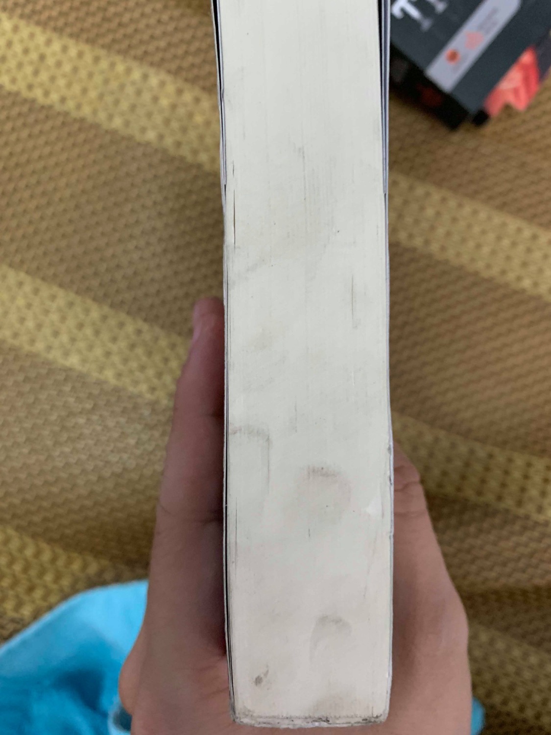 Sách rất dơ và tệ, sách đã cũ như vậy còn cố bán cho khách hàng, Tệ vừa phải :)