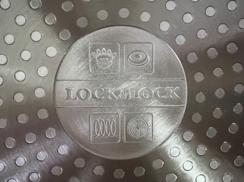 Chảo đẹp, giao hàng siêu nhanh, chảo lớn đáy sâu có cả vung, săn sale mua 2 món với giá 700k. 
Tối đặt là chiều hôm sau nhận hàng luôn. Tks shop ❤️
2 chảo khác logo “n và &” bởi vì thời gian gần đây, thương hiệu Lock&Lock chính thức đổi tên thành LocknLock. Mn yên tâm mua hàng nhé.