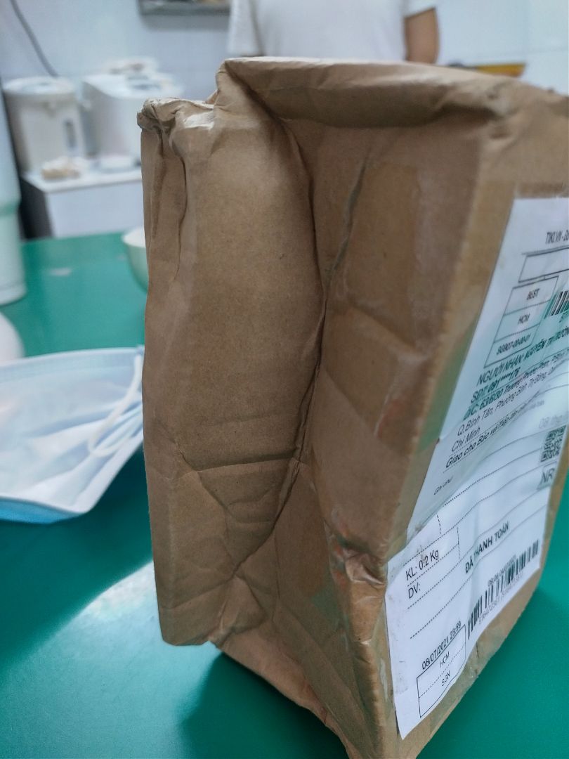 giáo hàng trễ 2 ngày, báo bì bị móp trong quá trình vận chuyển (mặc dù không ảnh hưởng đến chất lượng sản phẩm). chưa hài lòng
