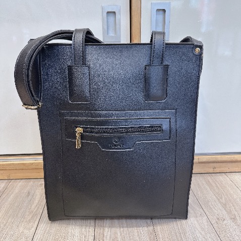 Hàng đẹp rộng rãi đựng vừa giất A4 nói chung ổn áp