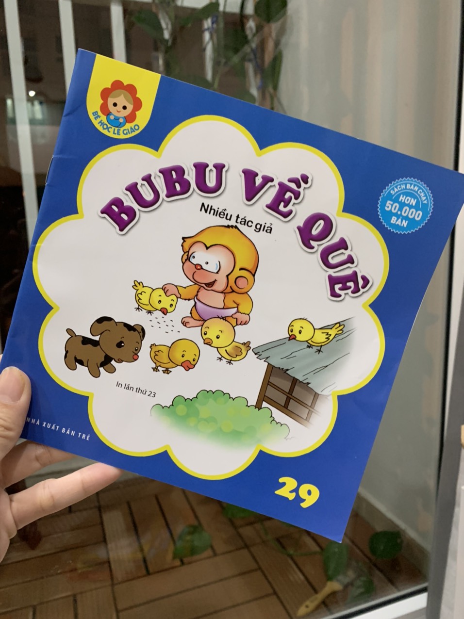 Truyện dễ thương, có điều tranh minh hoạ không phù hợp với bây giờ (vẽ nhà quê của Bubu nhà tranh bé xíu). Nhưng nói chung truyện dễ thương.