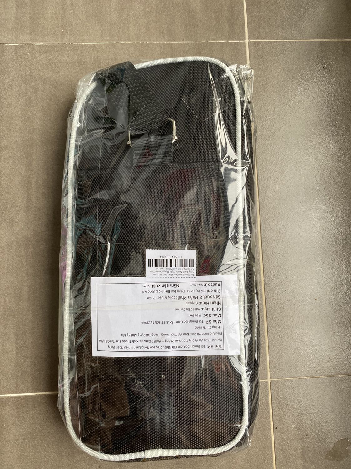 Túi đep hơn trong hình, màu và chất vải rất đẹp, có hai ngăn nhỏ hai bên nữa rât tiện. Đóng gói đẹp, giao hàng nhanh, tiếp tục ủng hộ