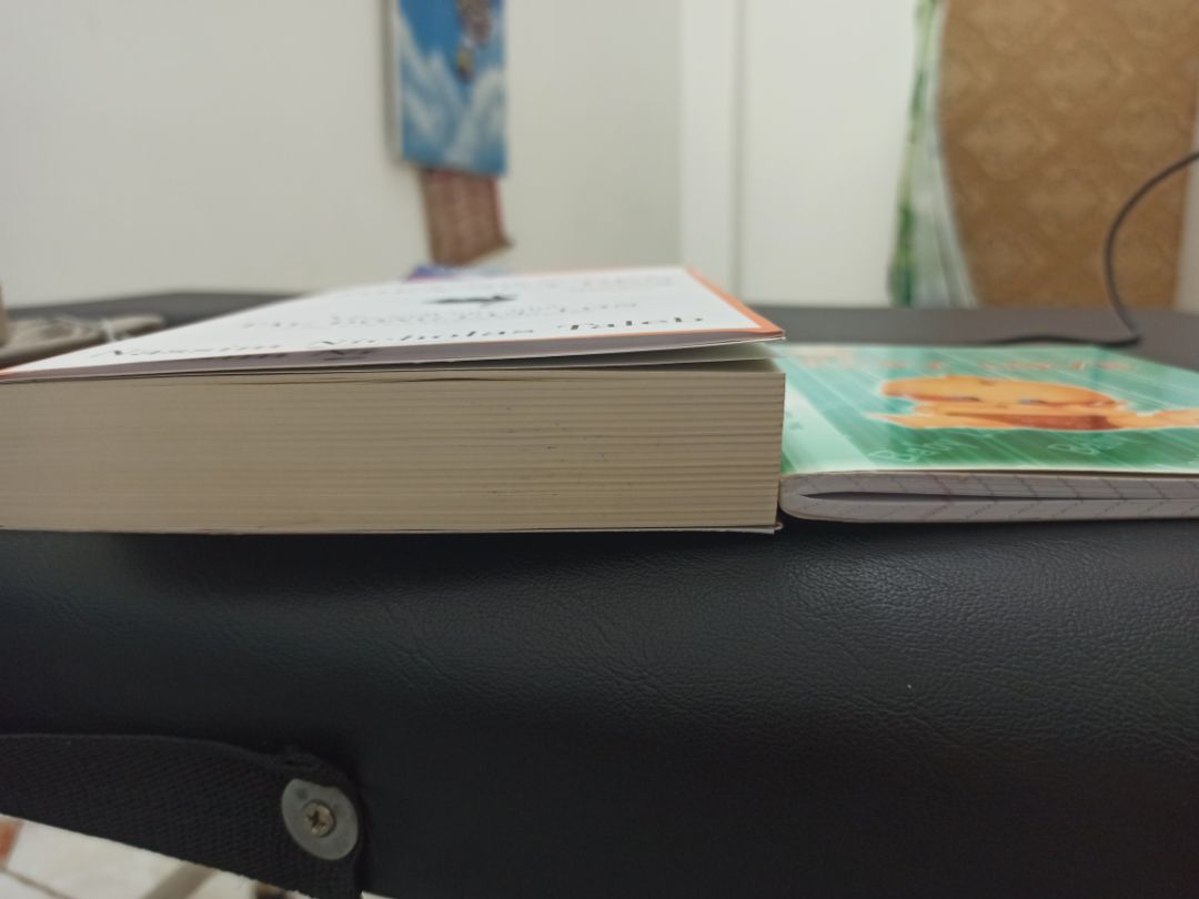không biết do giọng văn dịch hay do nội dung nhưng đọc phê pha lắm :') Quyển này chắc phải nhai lại 4-5 lần gì đó mới ngấm nổi :') Bìa mềm với màu trắng nên hơi dễ dơ xíu, sách siêu dày nha. Nói chung là đọc vô thấy tri thức hẳn :))) nên xem review trên web trước để coi nội dung trước khi quyết định mua nhe