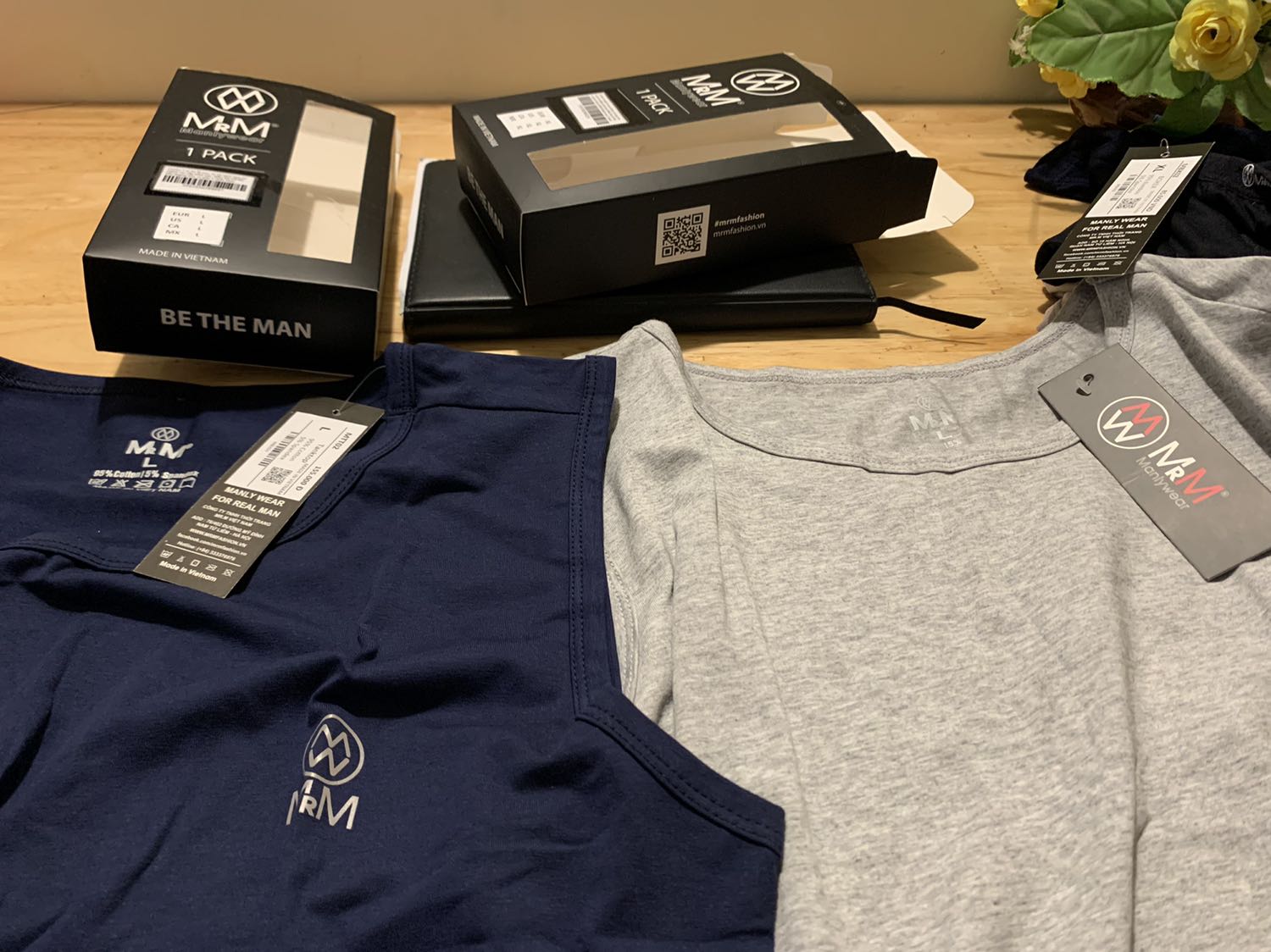 Hàng giao nhanh, đóng hộp tốt (dùng màng bọc TP mà gói hộp rất khéo)
Sản phẩm tem mác logo đầy đủ, sờ qua chất vải mềm thoáng, m 1m64 nặng 64kg mặc size L thì hơi rộng 1 chút. Hàng giao nhanh, đóng hộp tốt (dùng màng bọc TP mà gói hộp rất khéo)
Sản phẩm tem mác logo đầy đủ, sờ qua chất vải mềm thoáng, m 1m64 nặng 64kg mặc size L thì hơi rộng 1 chút.