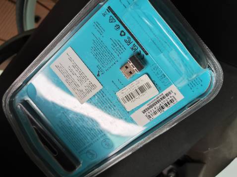 Di chuột ổn, kiểu dáng hơi to,kết nối dễ và nhanh, dùng cho được cả đt android, iphone thì chưa thử. Mỗi tội để im lâu khi đụng lại thì phản hồi hơi lâu chắc do chế độ tiết kiệm pin !? Nói chung ổn trong tầm giá. Độ bền chưa biết. Thanks shop