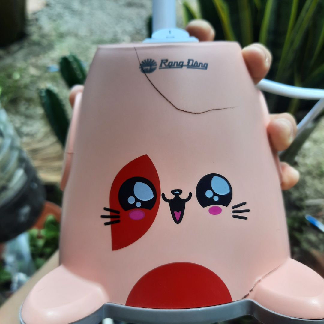 Đèn bị bể mong vận chuyển có thêm bọc chống sốc bỏ tiền mua mà bị bể khá buồn