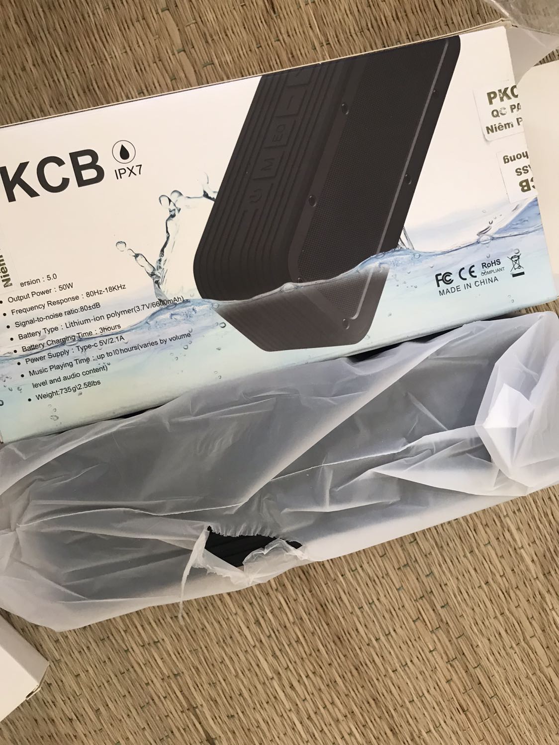 Loa đẹp,cầm rất thích tay,giao hàng nhanh,âm thanh hay thì cũng vừa đủ,chắc ko được 50w đâu! Loa đẹp,cầm rất thích tay,giao hàng nhanh,âm thanh hay thì cũng vừa đủ,chắc ko được 50w đâu!