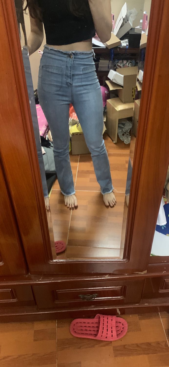 Xinh lắm nha
Mình m68
Mặc size L ôm khít vừa vặn 
Nên mua nhé