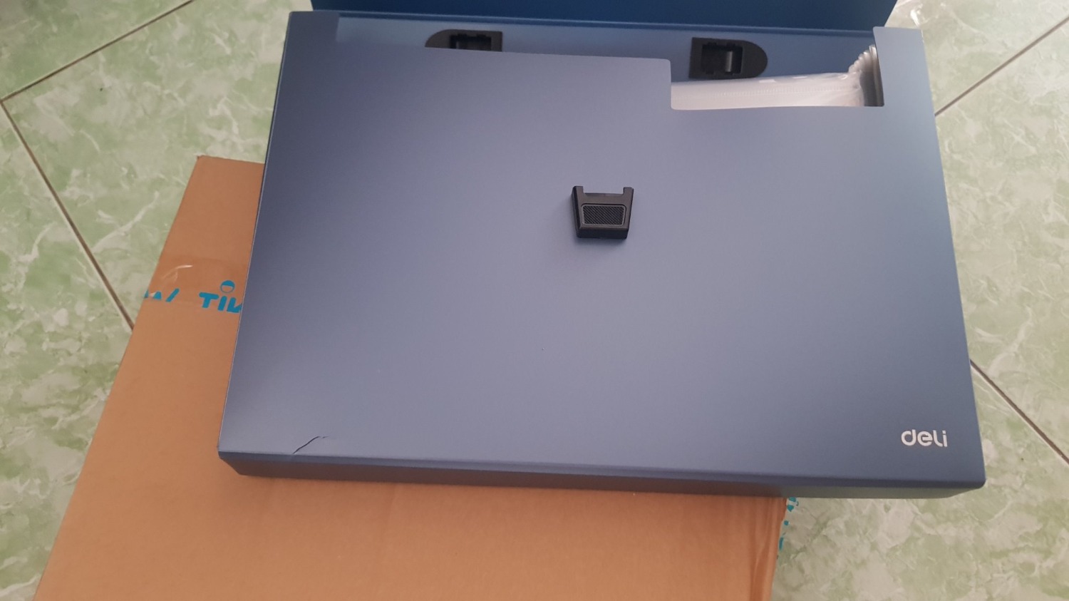 có đặt 2 món này và tiki tách đơn giao 2 lần, Tiki đã giao trước 1 đơn, nhưng hàng bị bể theo như hình, yêu cầu Tiki đổi trả hàng gấp, và mong là đơn còn lại không bị hư. Cám ơn.