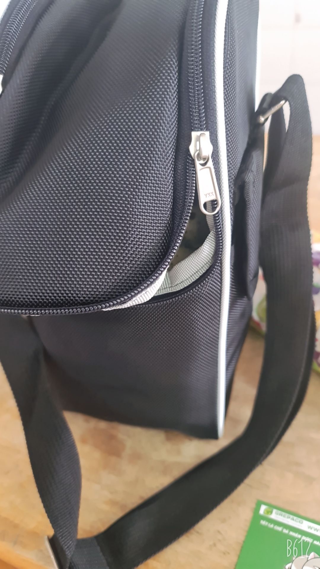 Túi giữ nhiệt tiện lợi, đúng như mình mong đợi. Vote 5 * plussss luôn. Vải bố đẹp + đường chỉ siêu chắc chắn.