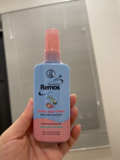 Công dụng: chống muỗi cho bé 6th 
Mùi hương: nghe mùi khuynh diệp thiệt, thơm nhẹ
Loại này lành tính, chai xịt nhỏ dễ bỏ túi, xịt xong cho con chơi thoải mái luôn, ko sợ muỗi