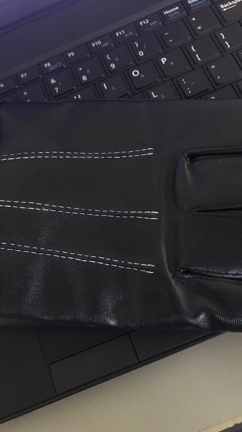 Găng tay da xịn, chất da tốt, mềm mại dễ chịu, bên trong lót lông kỹ càng đeo rất thoải mái và dễ chịu. Đường chỉ may chắc chắn. Hàng tốt đáng đồng tiền.