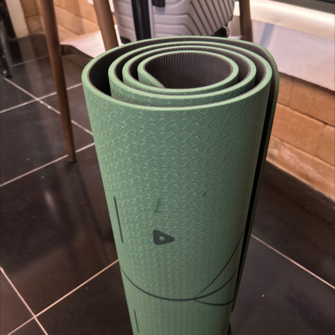 Thảm dày OK. Nhưng không thích lắm vì mùi PVC quá nặng.