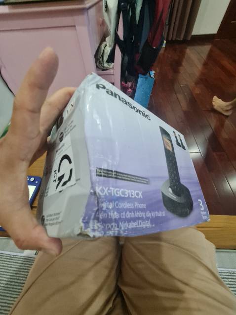 Hộp ngoài nhìn hơi nát !!