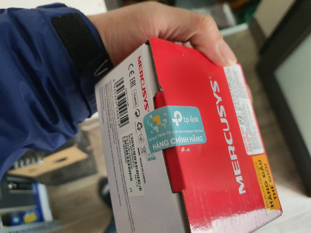 Giao hàng nhanh hơn dự kiến. Hàng nguyên hộp. Tem chính hãng dán ngoài hộp được dán lại, nhưng ko hóc hết tem cũ.
Cắm là chạy, tạm thời thấy khá ổn định. Phù hợp với nhu cầu cá nhân