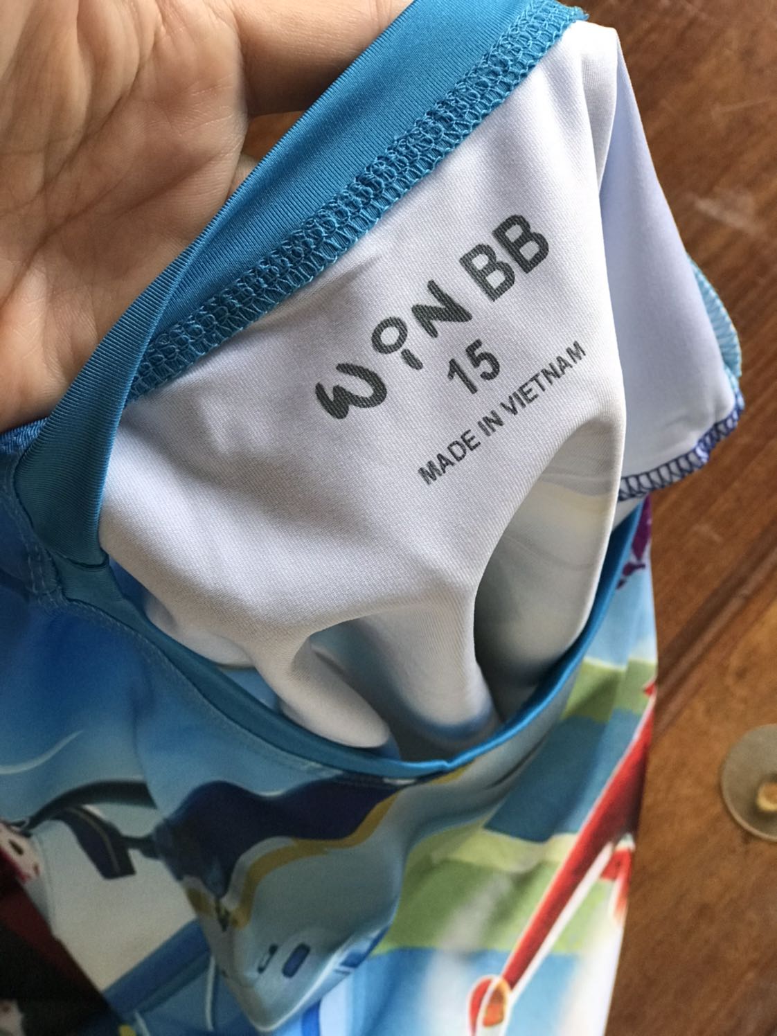 Rất hài lòng về sp. màu in đẹp, sắc nét, đường may gọn gàng, co giãn nên mặc rất vừa người. phù hợp mặc mùa thu đông chứ mùa hè thì rất nóng!