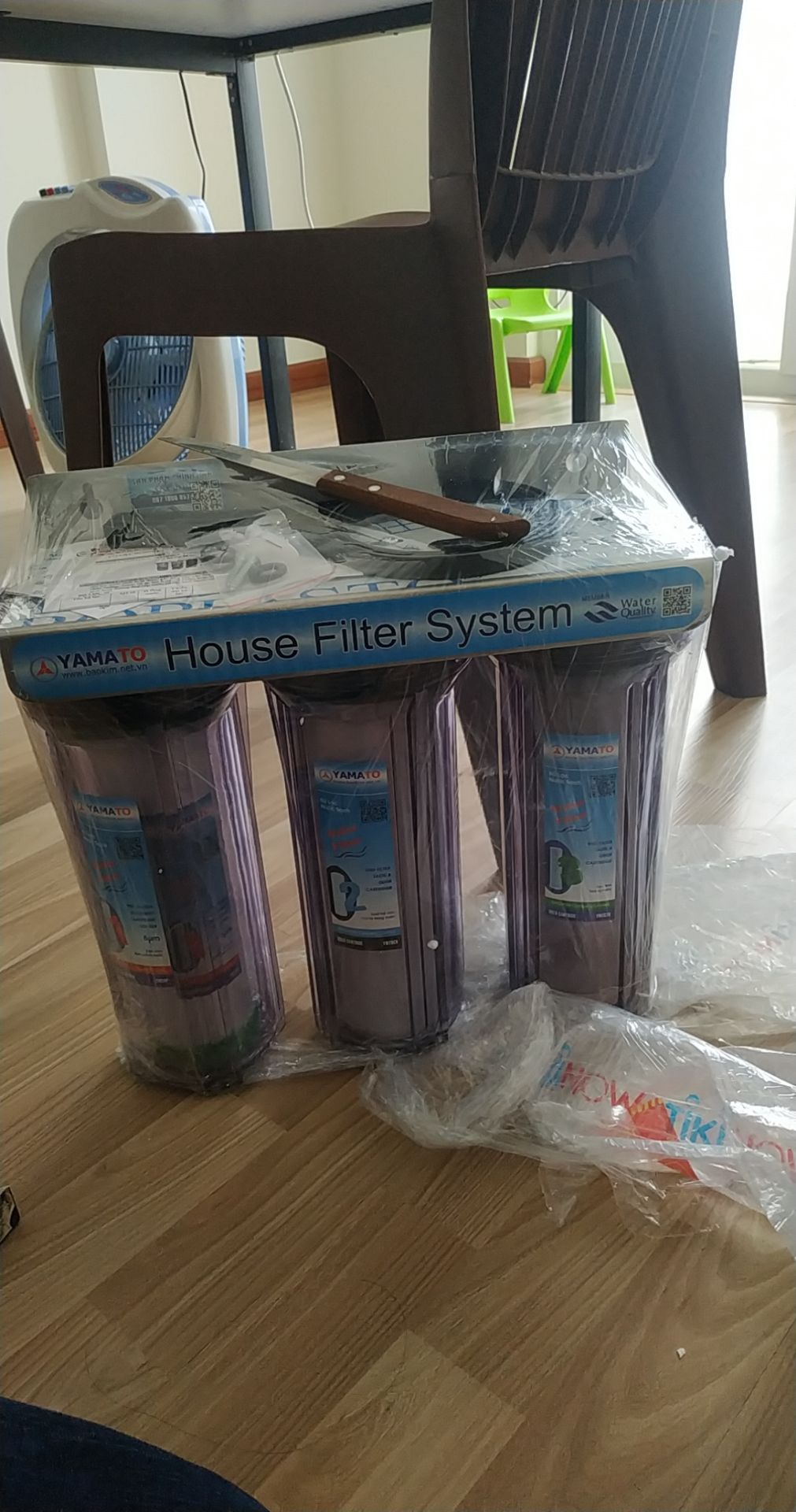 sản phẩm tốt trong tầm giá, rất đáng lo khi sản phẩm bằng nhựa trong, vừa sử dụng được 1 xíu là thấy lọc vàng khè, đáng sợ khi cảm thấy nước ăn hàng ngày của mình khi chưa lọc mà bẩn thế.