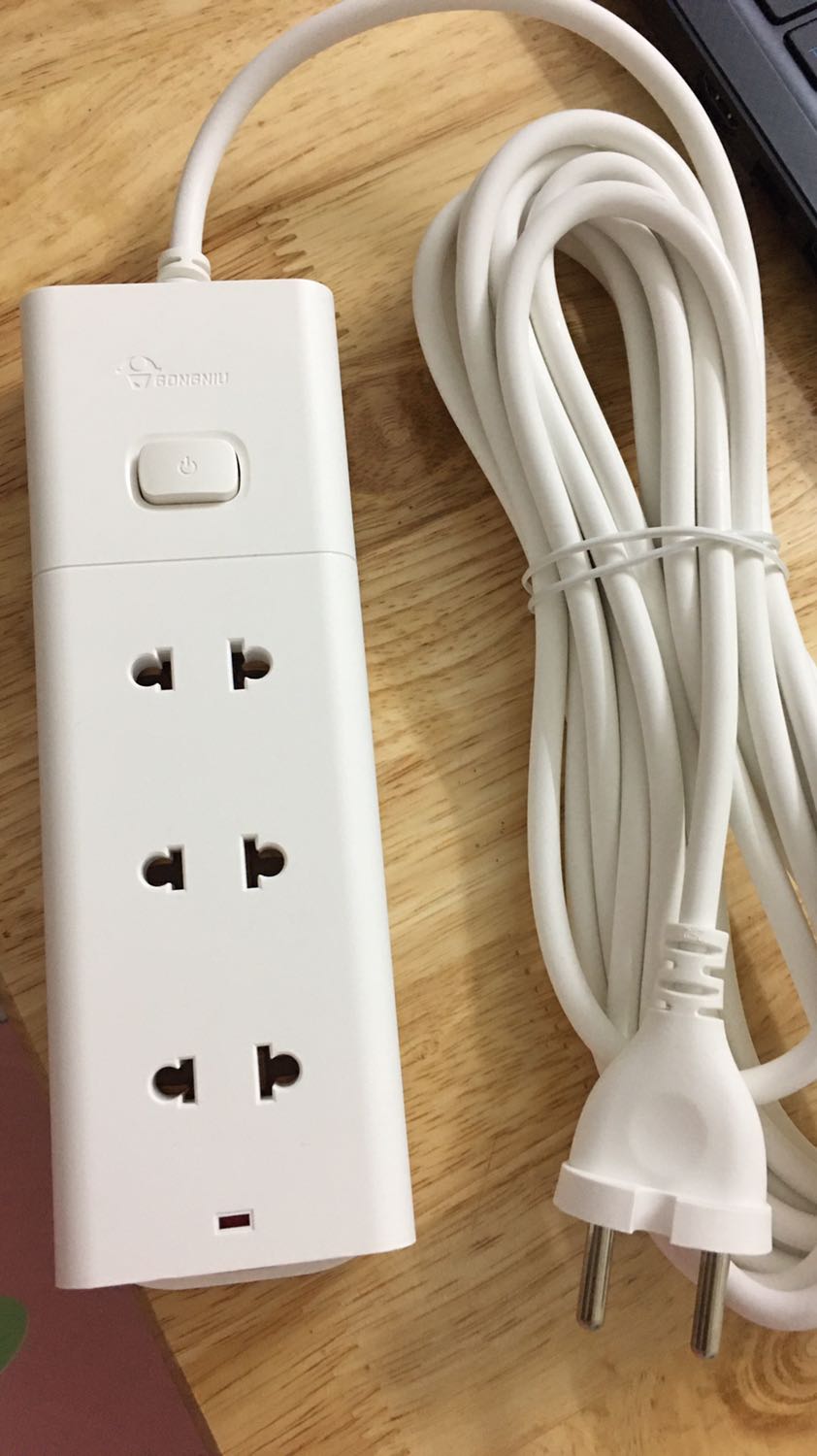 Nút màu trắng không giống hình 
Sản phẩm nhìn ok 
Dùng lâu mới biết chất lượng