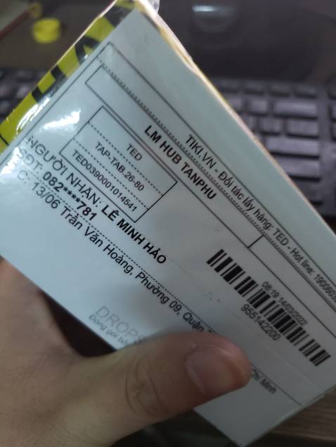 Cô ruột của tôi sống ở Mỹ về thăm gia đình thấy con gái tôi ốm yếu, nhỏ người nên bảo tôi mua NuBest Tall cho con uống. Cô bảo hàng này người Mỹ dùng nhiều lắm, con nít đứa nào đứa nấy cao ráo, người Việt mình chỉ đứng ngang vai thôi. Cô tôi là người cực kỳ kỹ tính, khen cái nào là chuẩn cái đó nên tôi rất tin tưởng. Tìm hiểu trên mạng thì thấy NuBest Tall cũng có nhà phân phối ở VN nên đặt thử 2 hộp về uống. Mua trên *** có mã giảm giá, khuyến mãi, giao hàng cũng nhanh nên rất hài lòng.