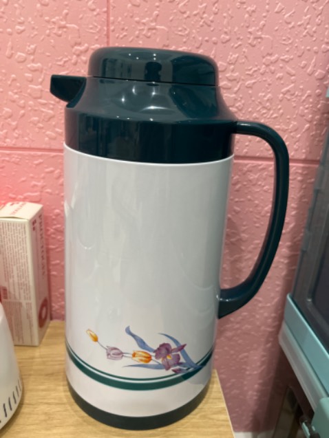 Đóng gói cẩn thận, sản phẩm nguyên vẹn không nứt vỡ gì bên trong cả.