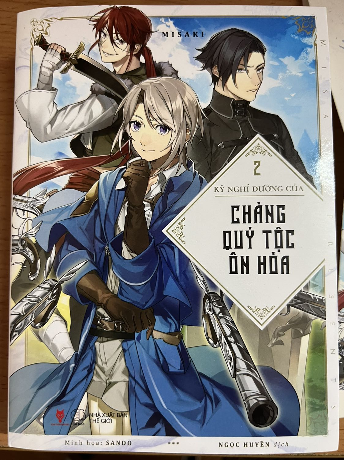 Giao hàng nhanh., đóng giấy kiếng nên ko bị ướt mưa. Phụ kiện đầy đủ, chất lượng giấy tốt
Lời văn dịch dễ hiểu, dù có một số đoạn đọc vẫn không tự nhiên lắm (không giống văn Việt lắm). Hành trình làm nhà thám hiểm của Lizel vẫn cuốn hút và đầy sự bất ngờ