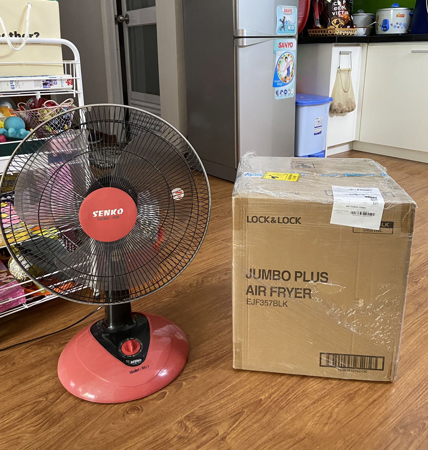 Nồi to, máy chạy êm, dễ thao tác điều khiển và vệ sinh, *** nấu thử khá nhanh và tiện lợi, có nồi này rồi sẽ hạn chế ít ăn dầu mỡ tốt cho sức khoẻ, không biết có tiết kiệm điện năng và bền hay ko, cần theo dõi một thời gian mới đánh giá kỹ được